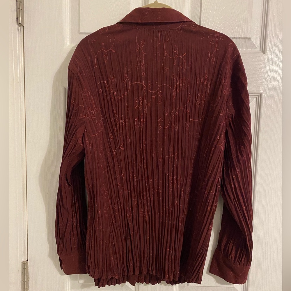 East 5th Pleated Burgundy Button Down Top - Picture 2 of 5